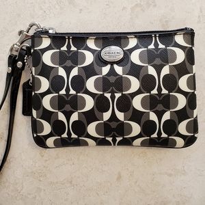 NWOT ~ Coach Signature C wristlet Black and White